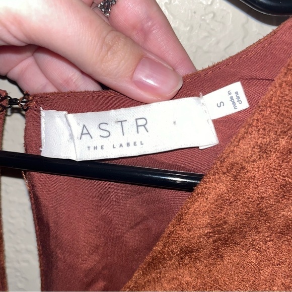 ASTR the Label Faux Suede Shift Mini Dress With Slit Sleeves Size Small - Picture 7 of 9